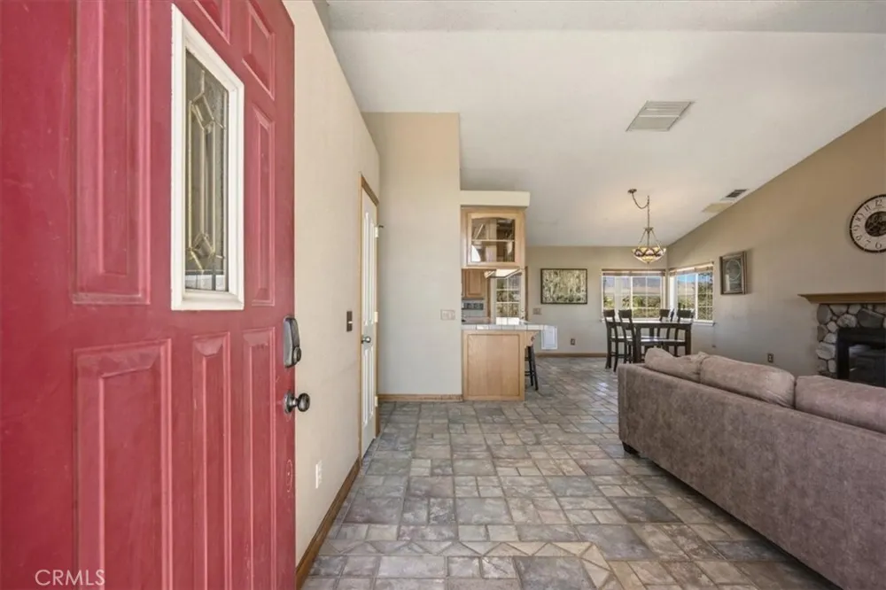 1397 Sierra Pinon Hills, CA 92372