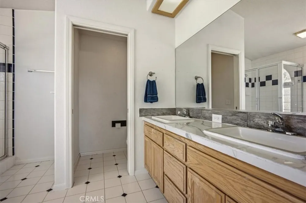 1397 Sierra Pinon Hills, CA 92372