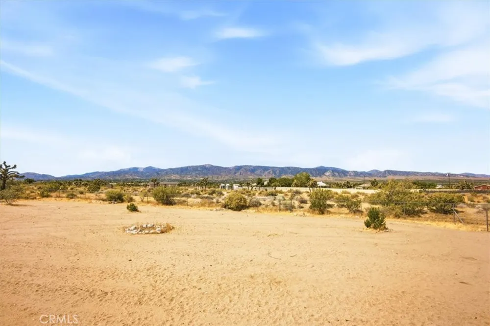 1397 Sierra Pinon Hills, CA 92372