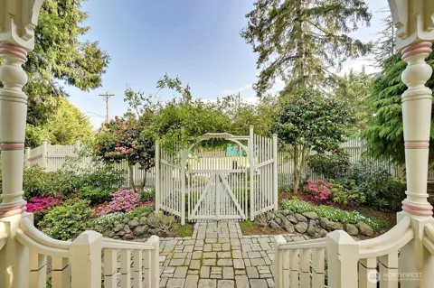 410 Lincoln Street