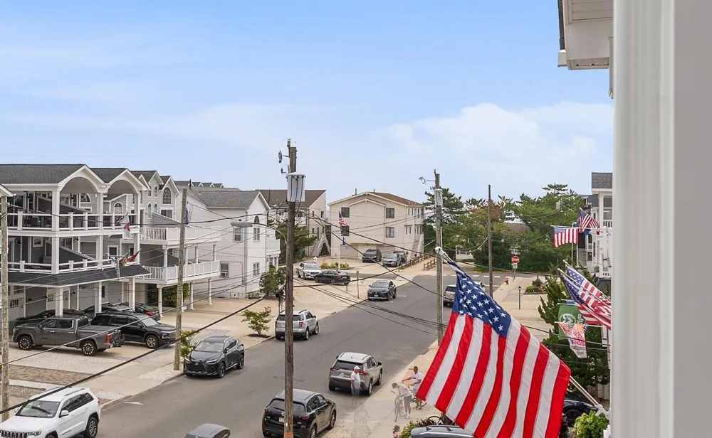 34 W 73rd Street Sea Isle City, NJ 08243