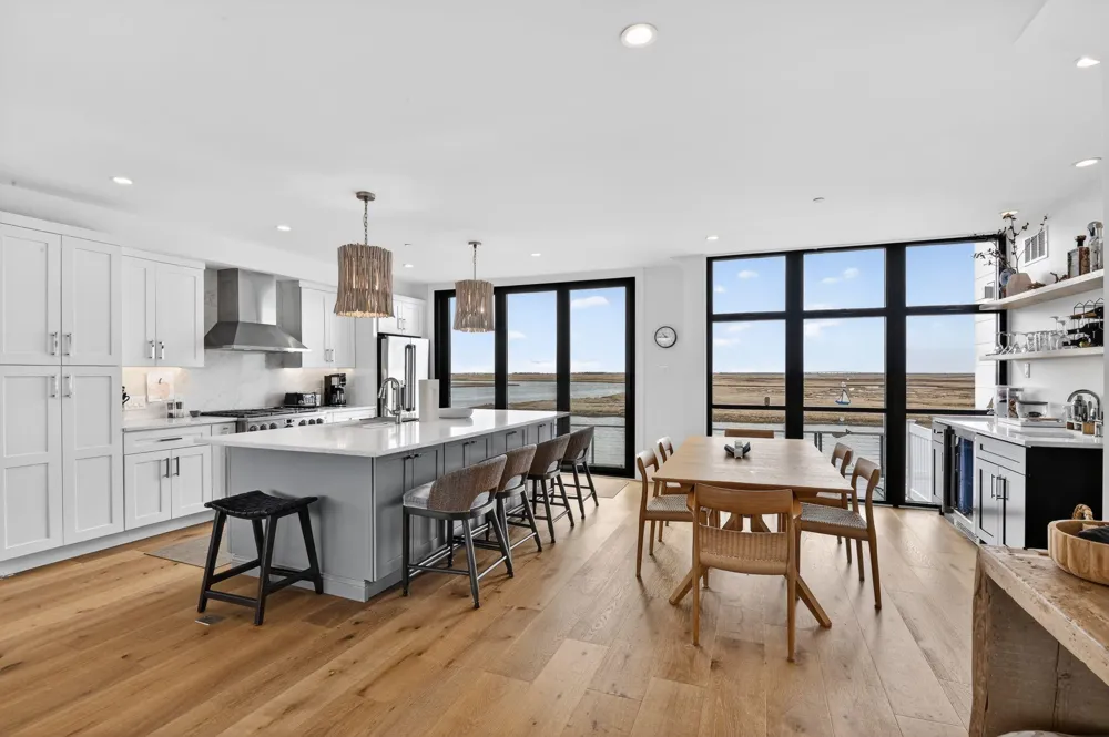 923 Stone Harbor Boulevard Stone Harbor Manor, NJ 08210