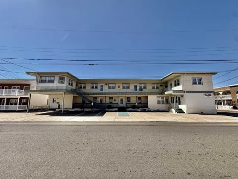 302 E Buttercup Road