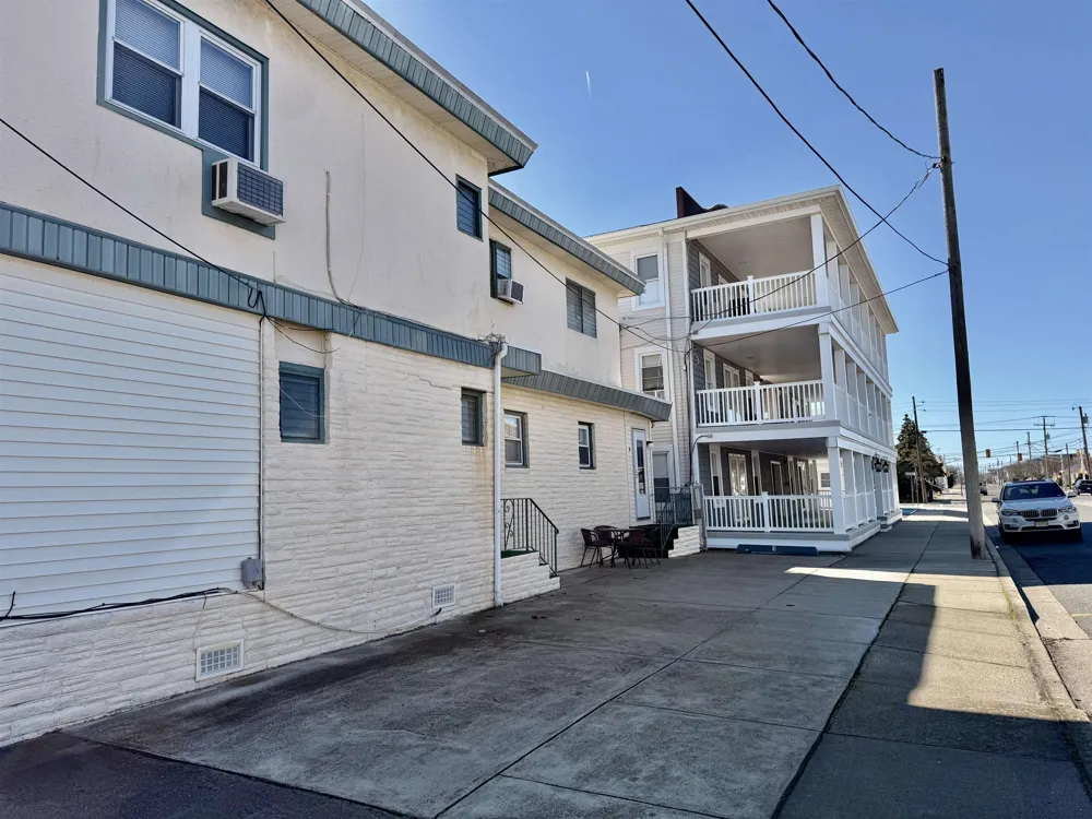 302 E Buttercup Road Wildwood Crest, NJ 08260