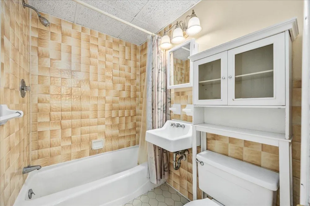 406 E Monterey Avenue Wildwood Crest, NJ 08260