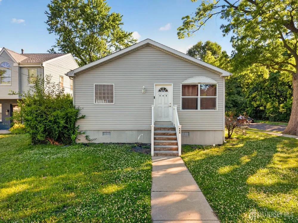 444 Hunt Avenue Trenton, NJ 08610