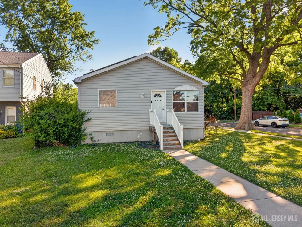 444 Hunt Avenue Trenton, NJ 08610
