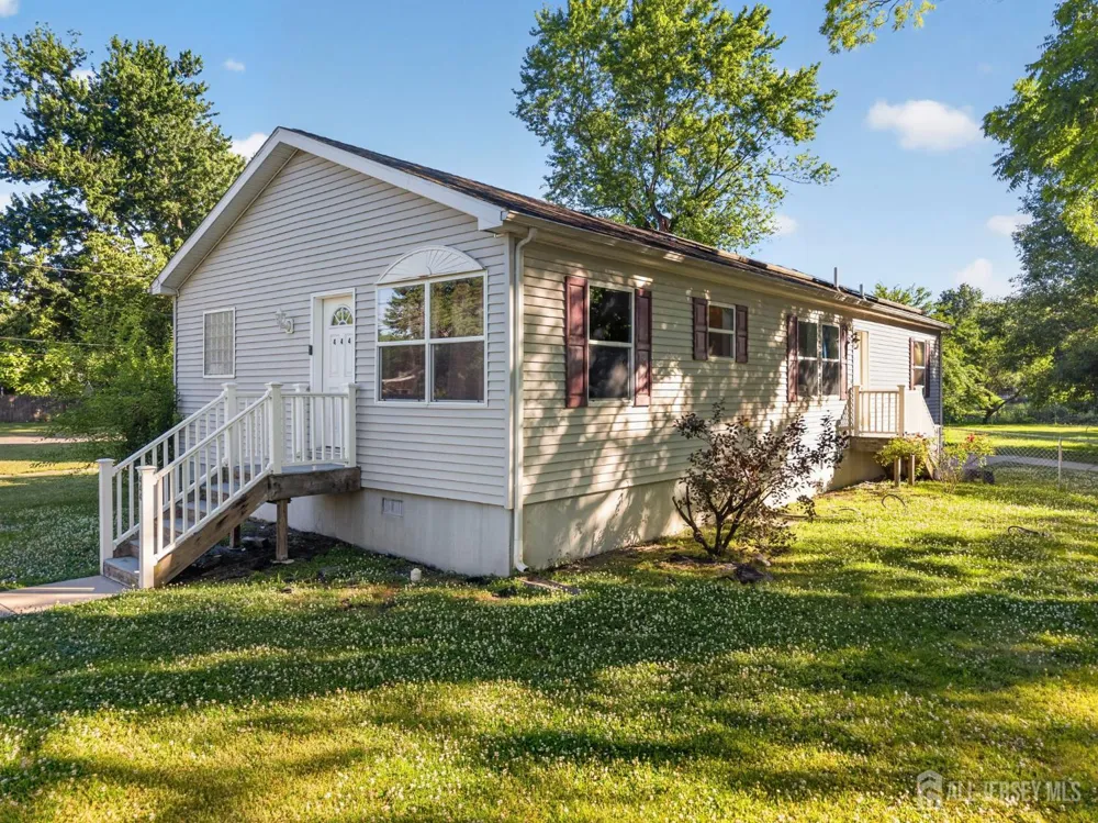 444 Hunt Avenue Trenton, NJ 08610
