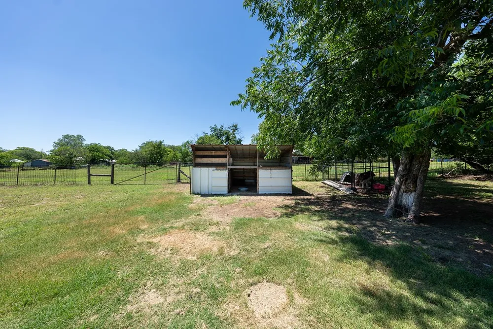 414 W Roberts Street Gorman, TX 76454