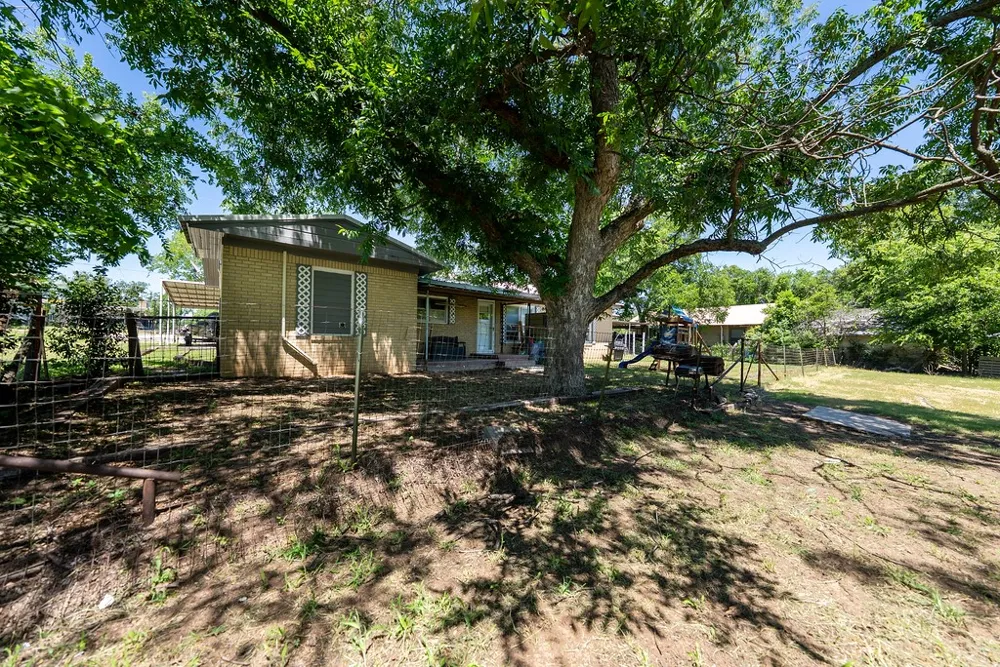 414 W Roberts Street Gorman, TX 76454