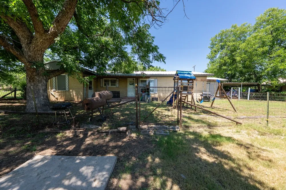 414 W Roberts Street Gorman, TX 76454
