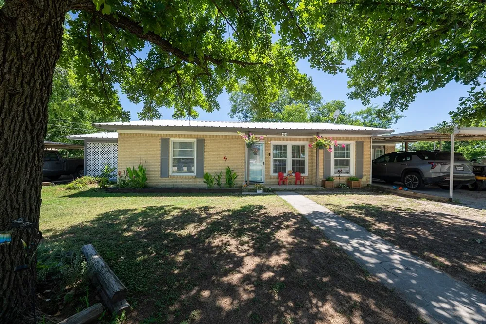 414 W Roberts Street Gorman, TX 76454