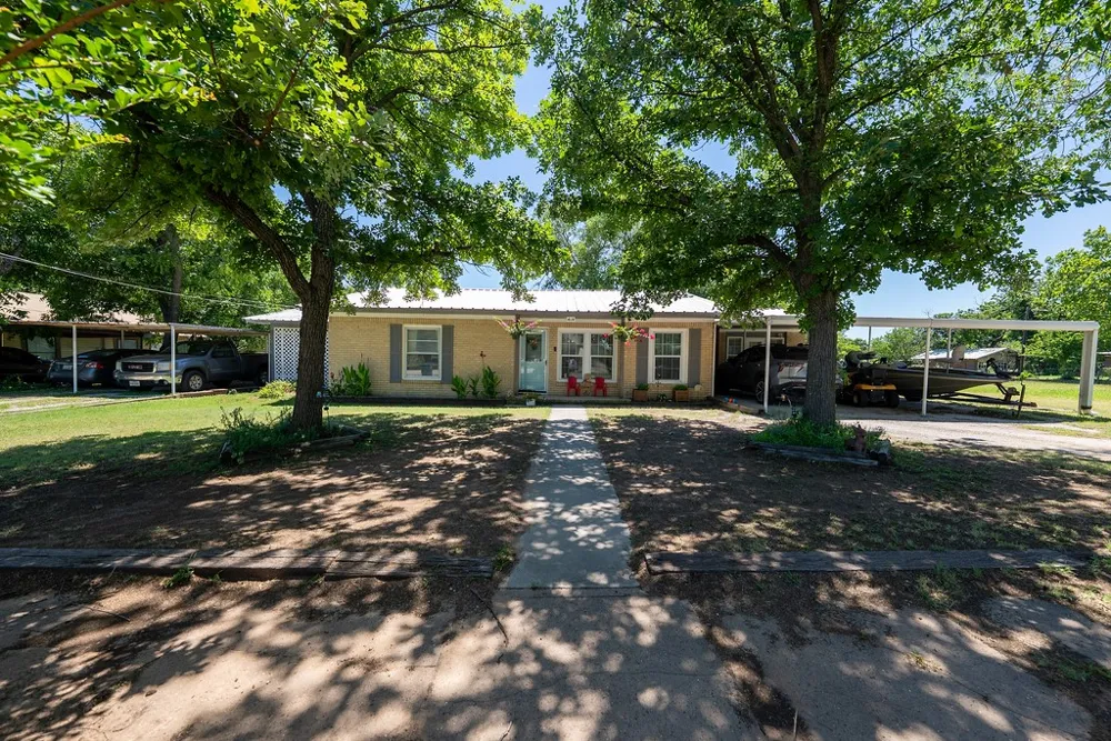 414 W Roberts Street Gorman, TX 76454