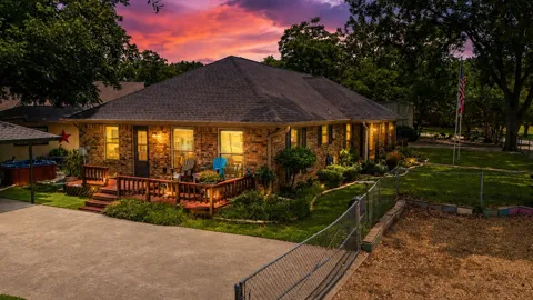102 Misty Glen Circle