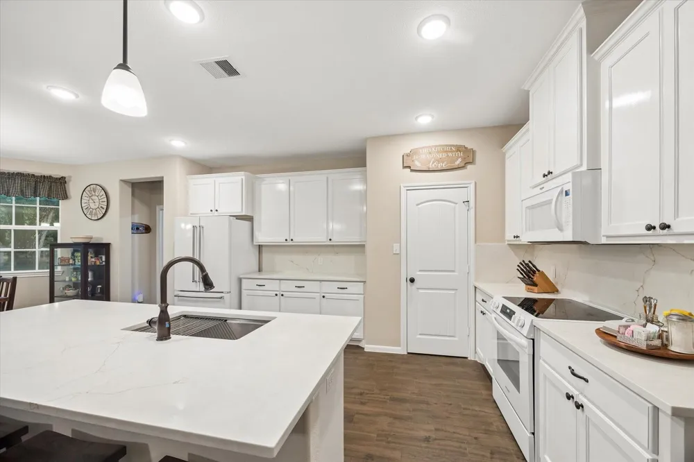 1712 County Road 103 Columbus, TX 78934