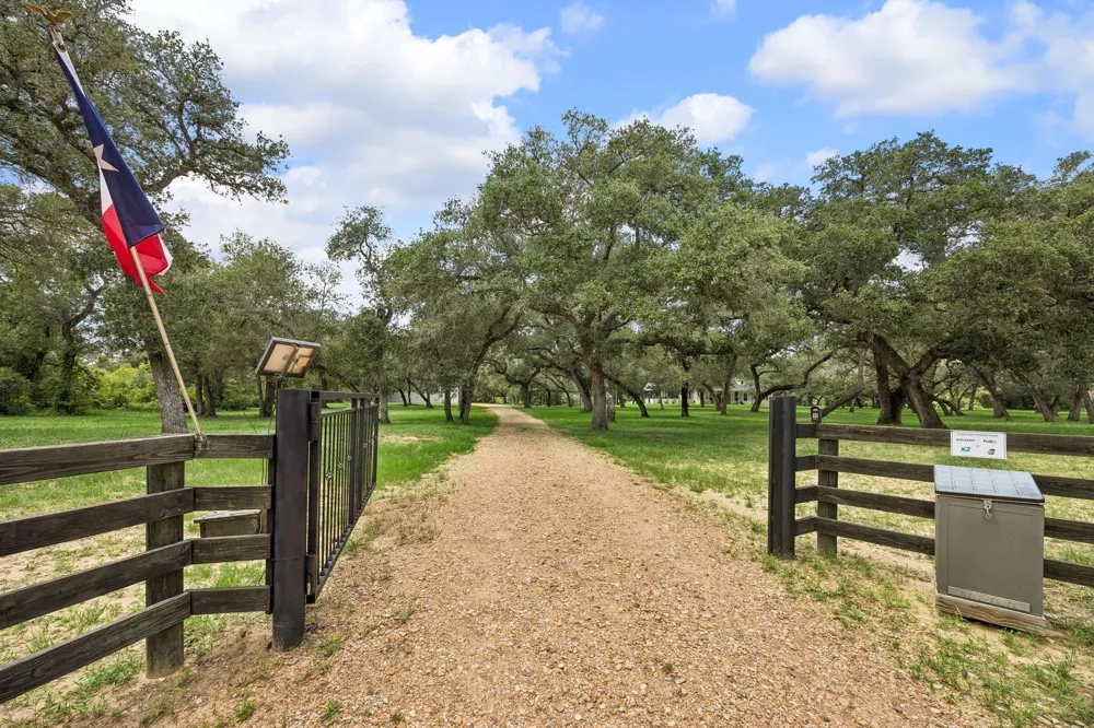 1712 County Road 103 Columbus, TX 78934
