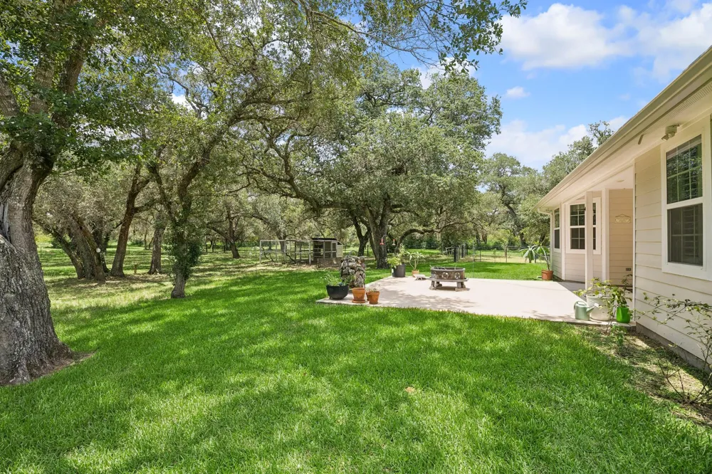 1712 County Road 103 Columbus, TX 78934