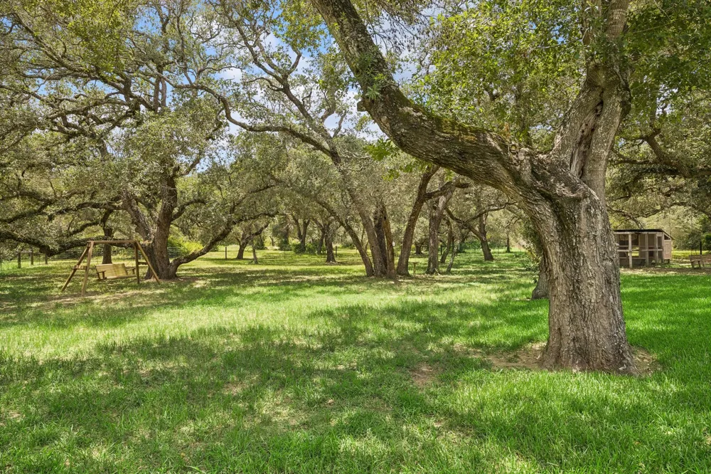 1712 County Road 103 Columbus, TX 78934