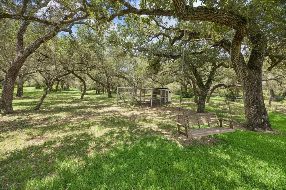 1712 County Road 103 Columbus, TX 78934