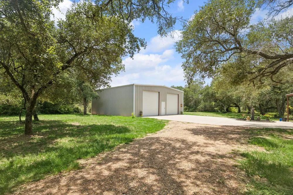 1712 County Road 103 Columbus, TX 78934