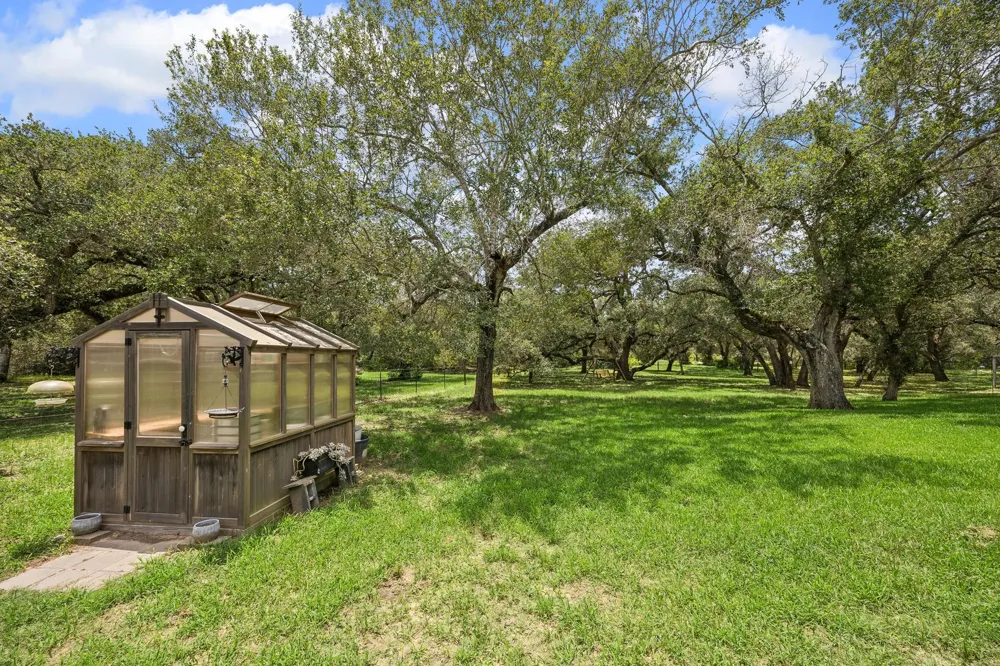 1712 County Road 103 Columbus, TX 78934