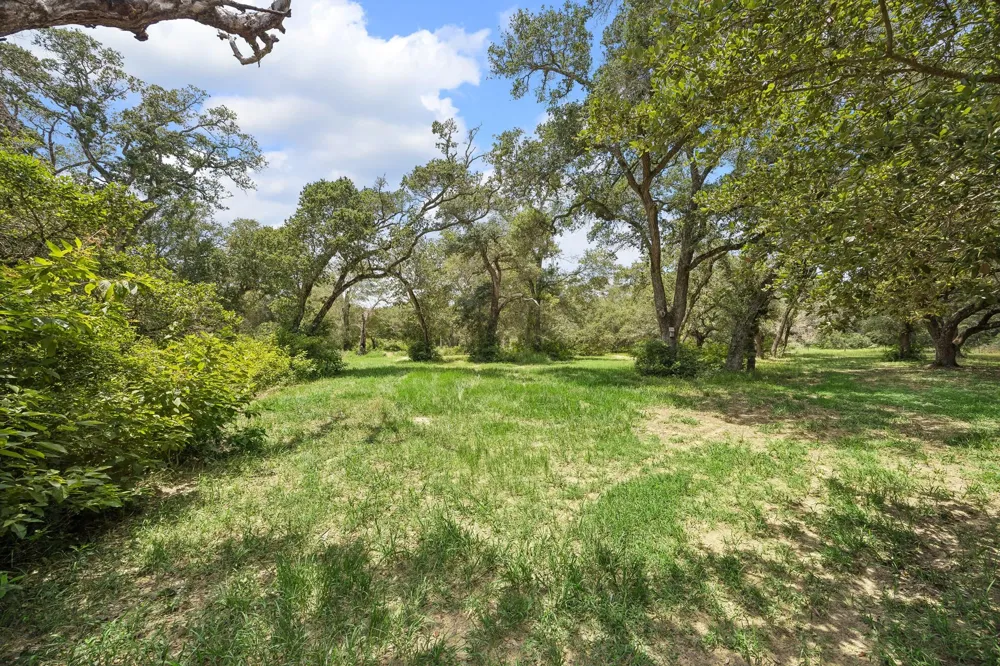 1712 County Road 103 Columbus, TX 78934