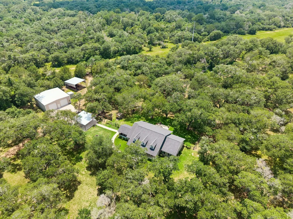 1712 County Road 103 Columbus, TX 78934