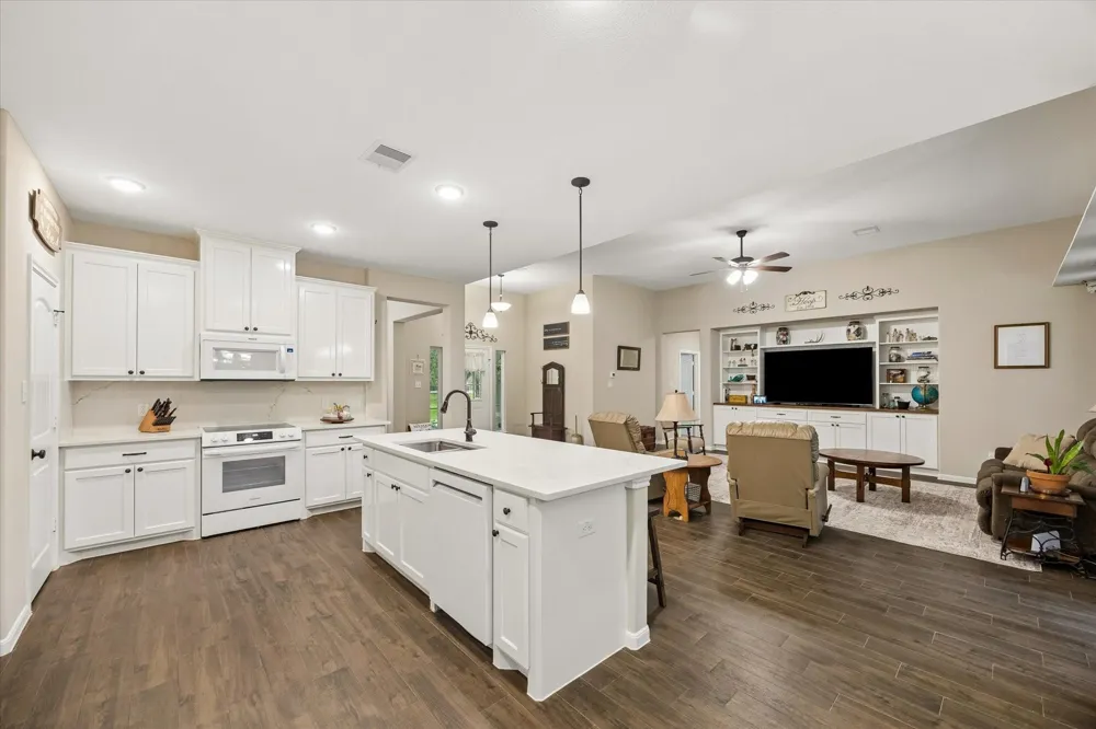 1712 County Road 103 Columbus, TX 78934