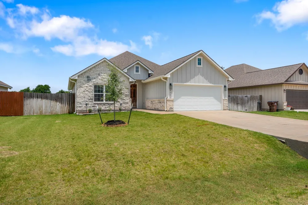 401 Brazos Bend Snook, TX 77879