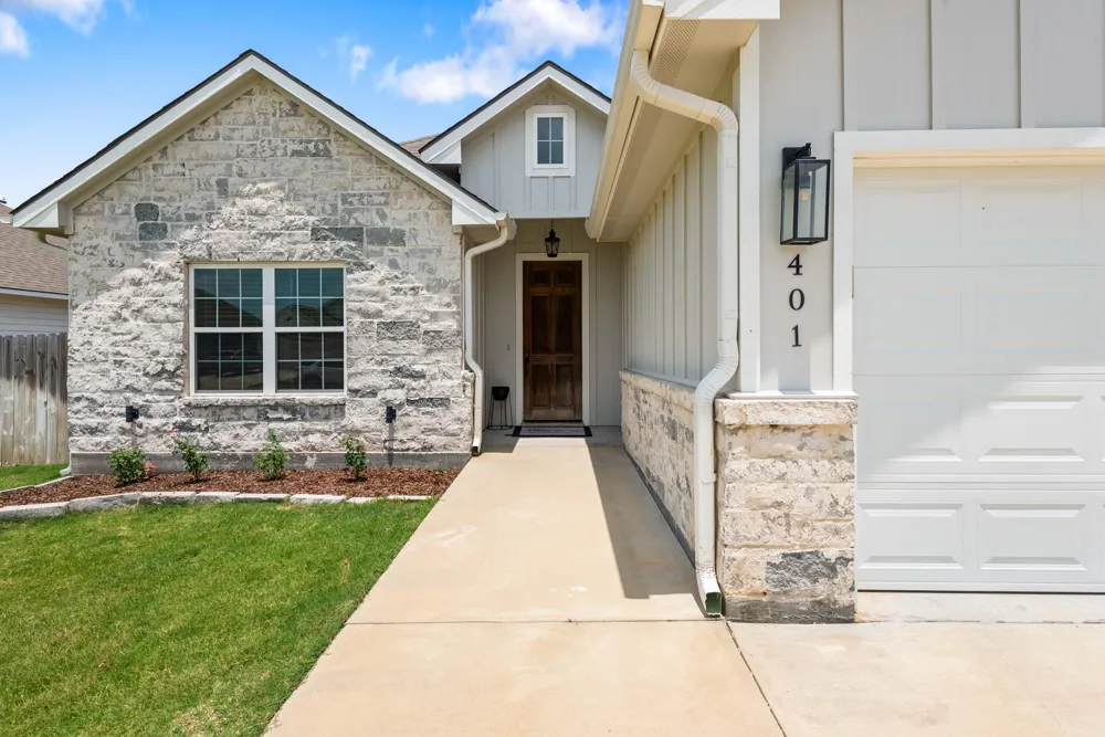 401 Brazos Bend Snook, TX 77879