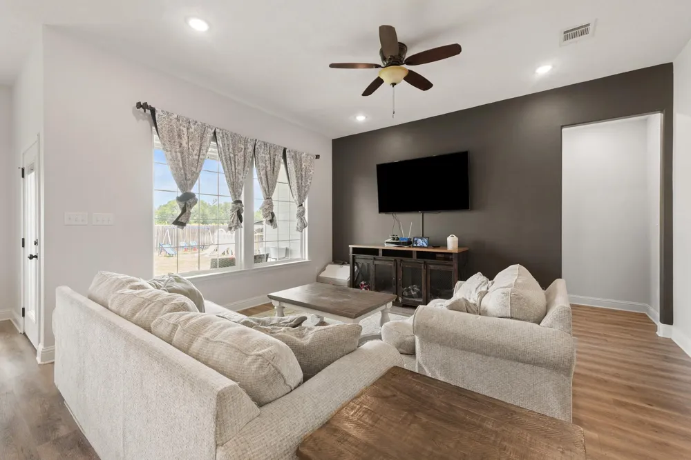401 Brazos Bend Snook, TX 77879