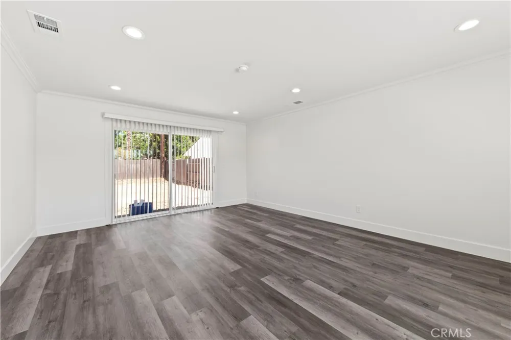 8832 Odessa Ave North Hills, CA 91343