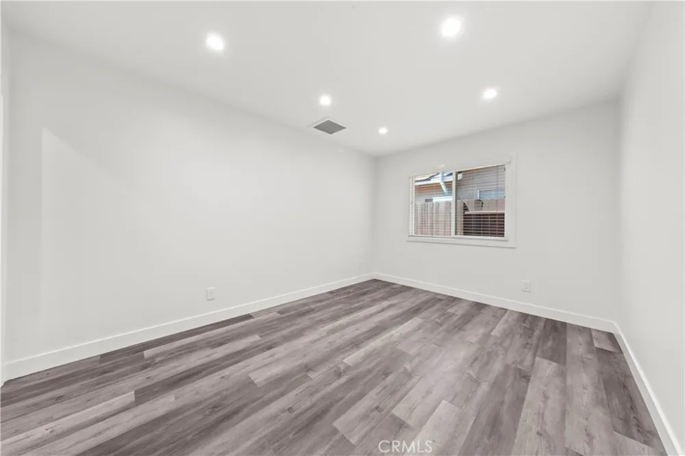 8832 Odessa Ave North Hills, CA 91343