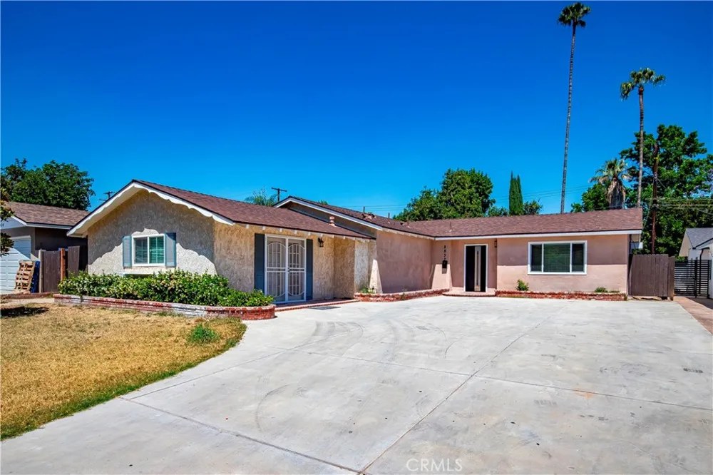 8832 Odessa Ave North Hills, CA 91343
