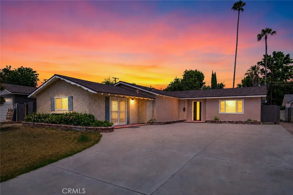 8832 Odessa Ave North Hills, CA 91343