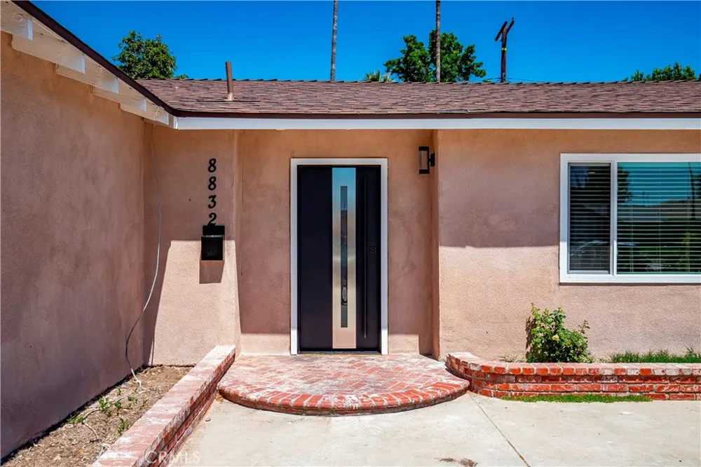8832 Odessa Ave North Hills, CA 91343