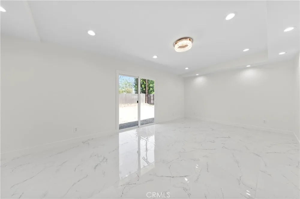 8832 Odessa Ave North Hills, CA 91343