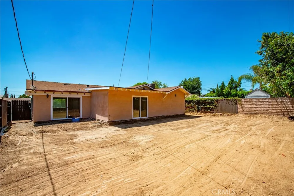 8832 Odessa Ave North Hills, CA 91343