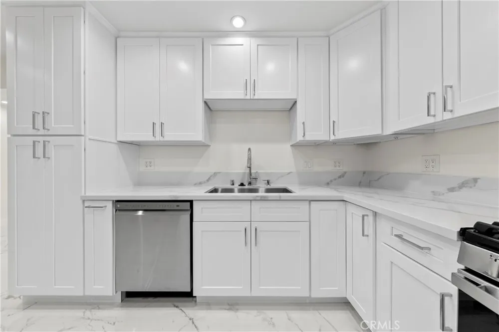 8832 Odessa Ave North Hills, CA 91343