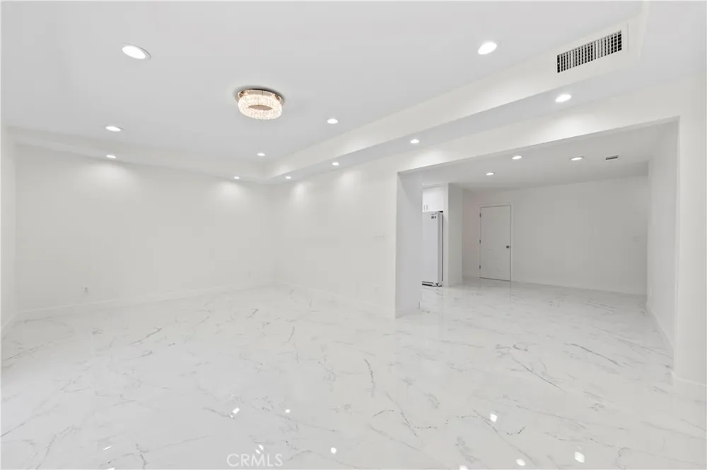 8832 Odessa Ave North Hills, CA 91343