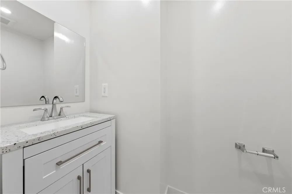 8832 Odessa Ave North Hills, CA 91343