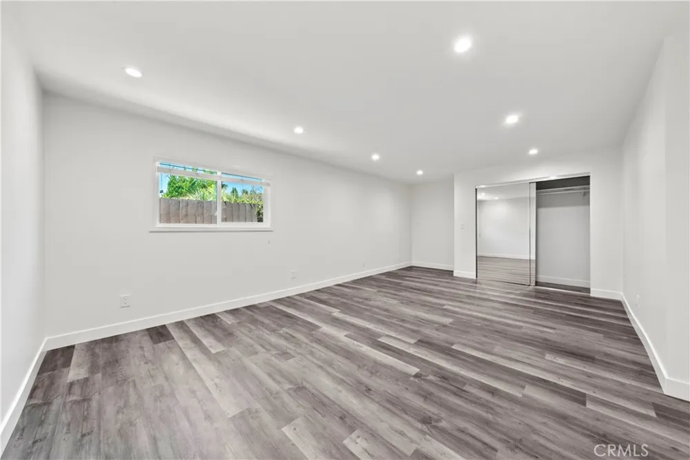 8832 Odessa Ave North Hills, CA 91343