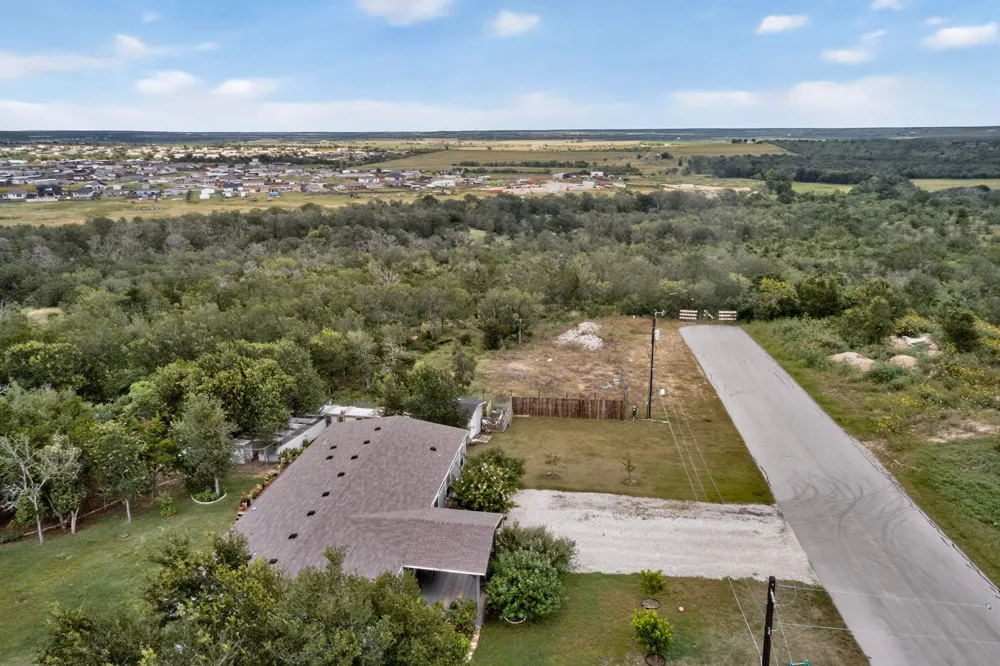 693 Santa Teresa Road Kyle, TX 78640