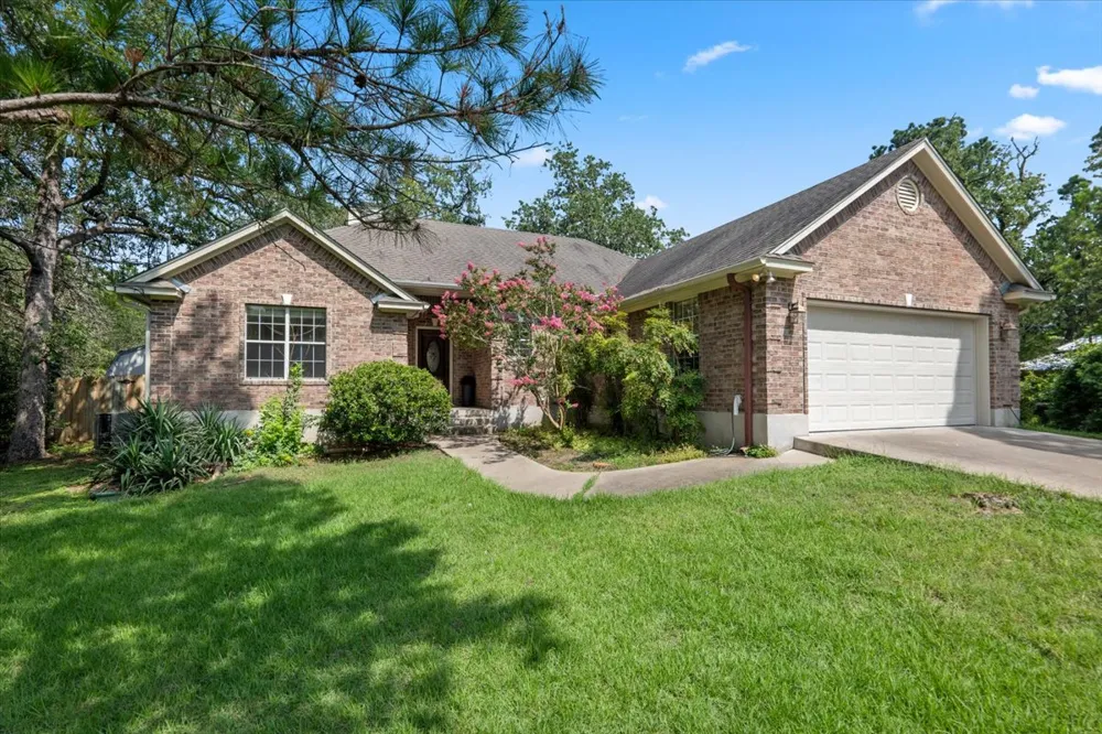 415 Tahitian Drive Bastrop, TX 78602