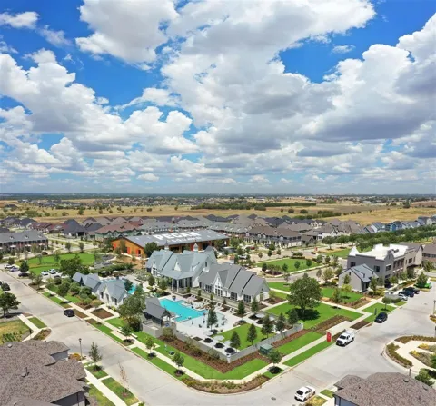 2913 Mayfair Lane