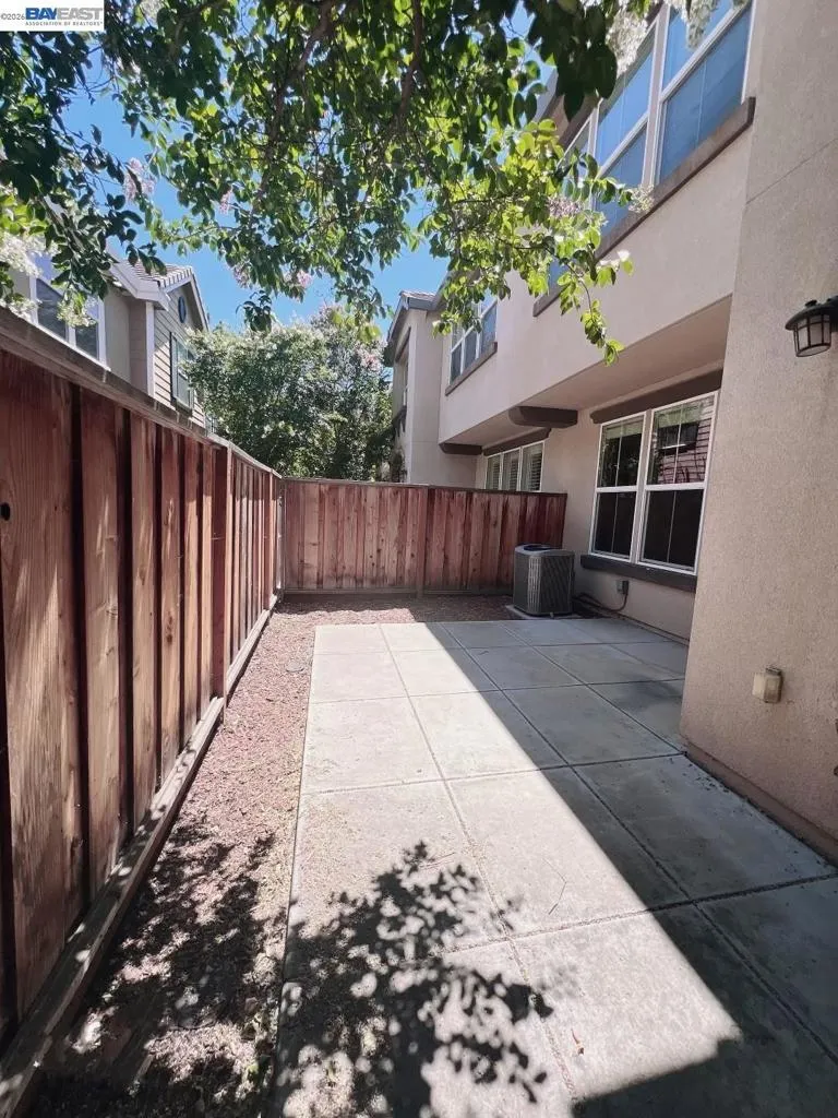 20 S Hidalgo St Mountain House, CA 95391