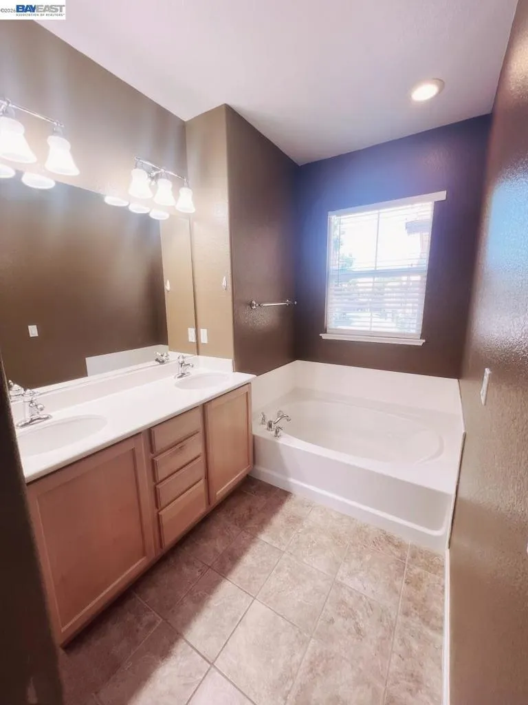20 S Hidalgo St Mountain House, CA 95391