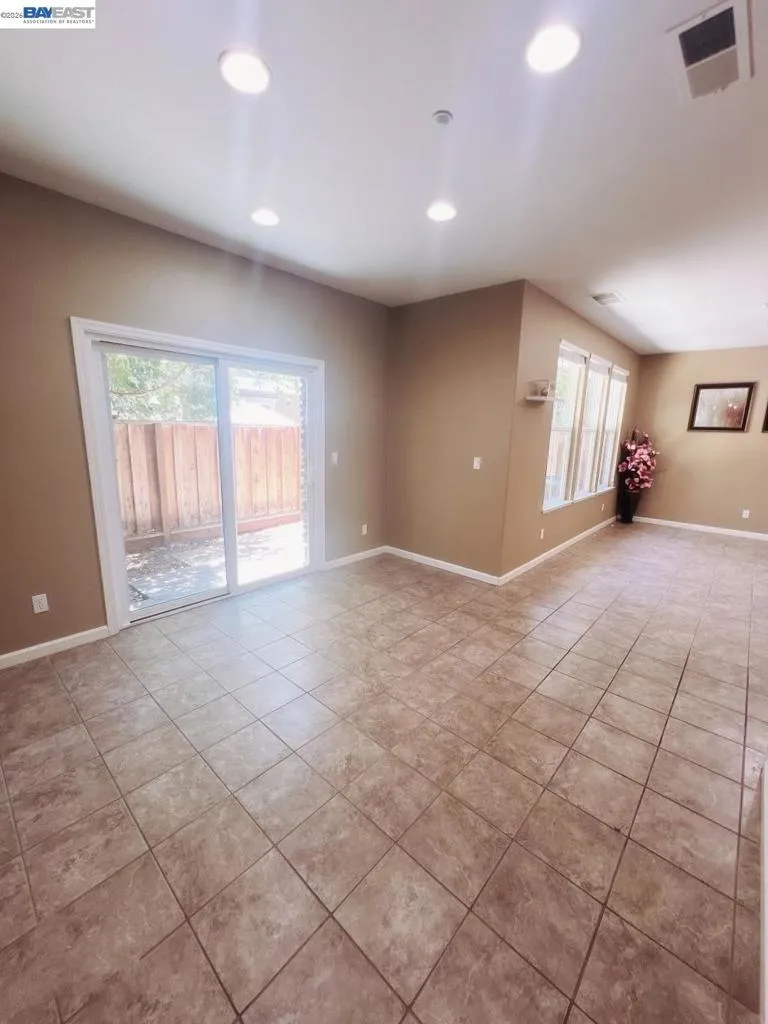 20 S Hidalgo St Mountain House, CA 95391