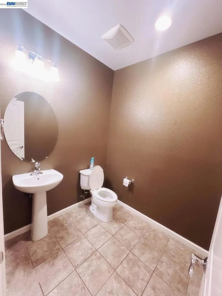 20 S Hidalgo St Mountain House, CA 95391