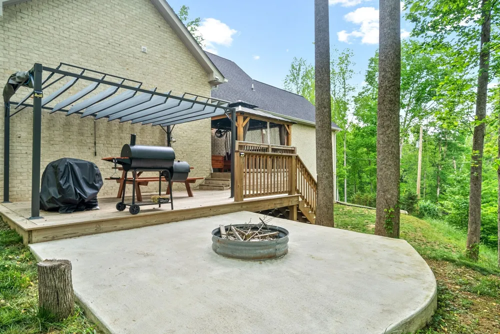 514 Doy Rd E White Bluff, TN 37187